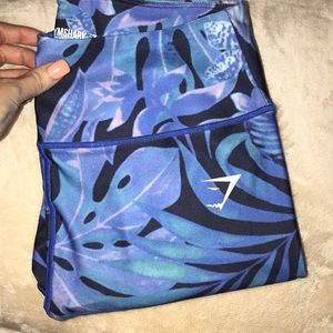 Gym shark leggings